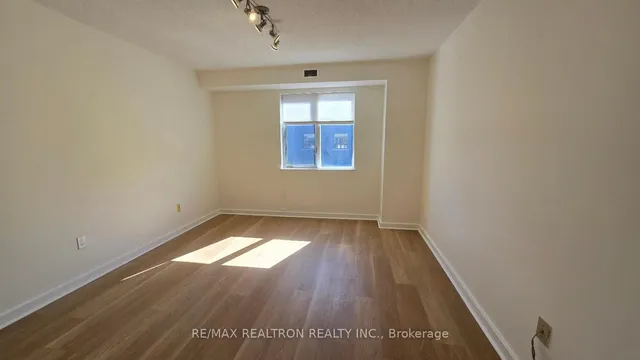 Additional image 35 of 70 Elmsthorpe Ave Unit 103