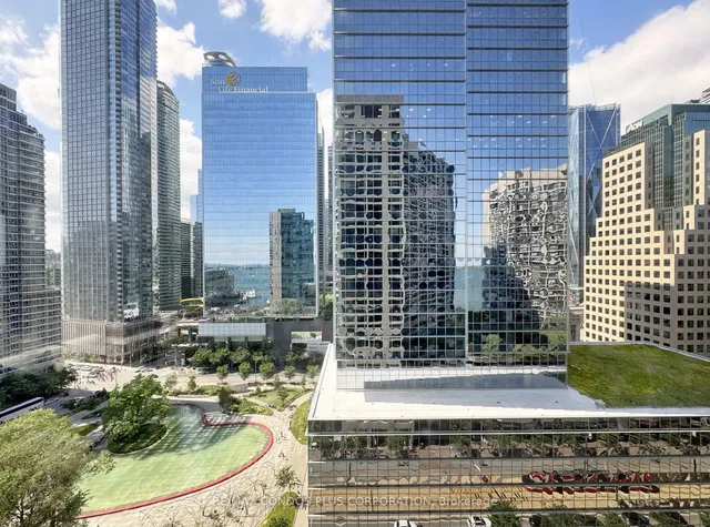 Additional image 12 of 55 Harbour Sq Unit 1917