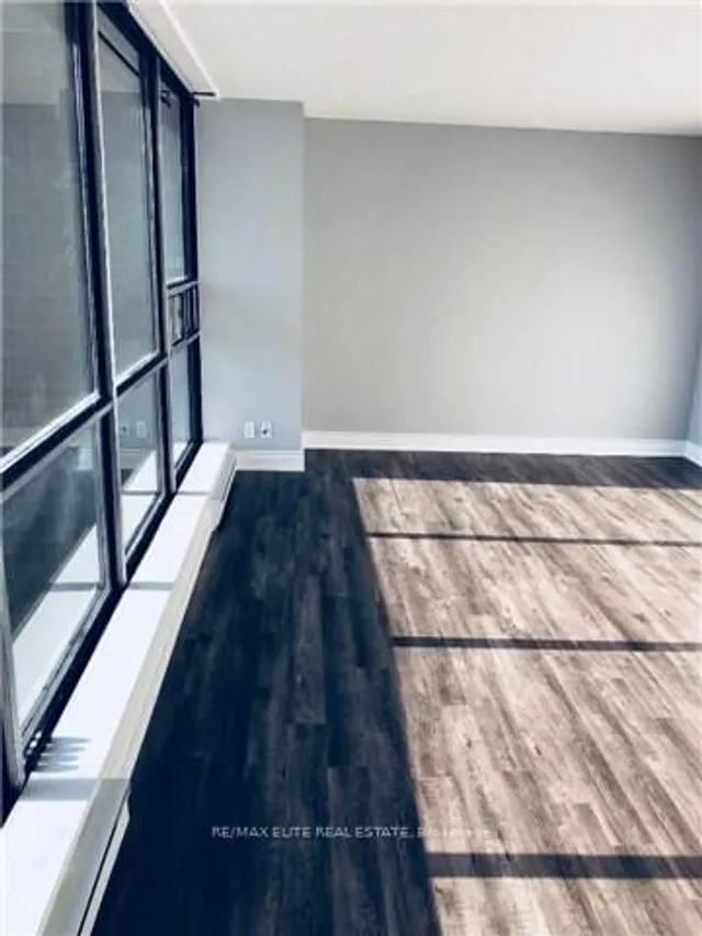 914 Yonge St Unit 1212