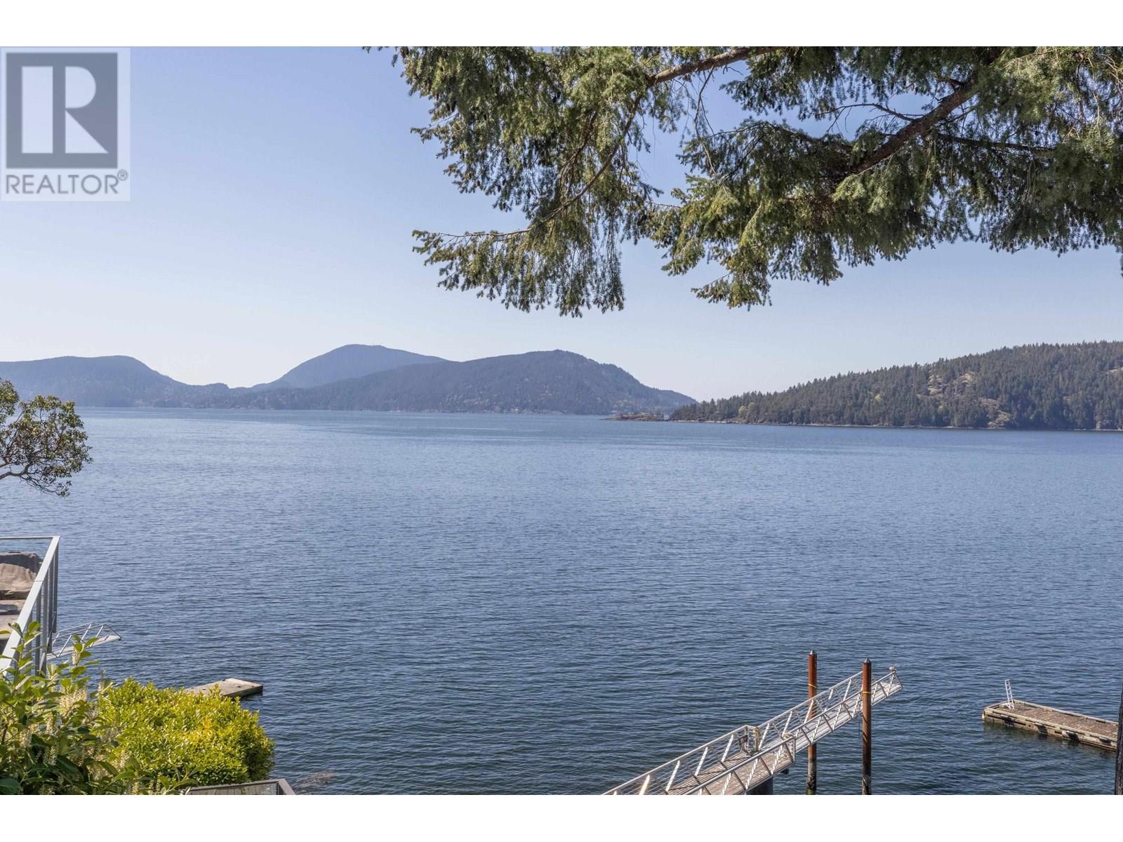 4 STRACHAN POINT ROAD|West Vancouver, British Columbia V7W1C6
