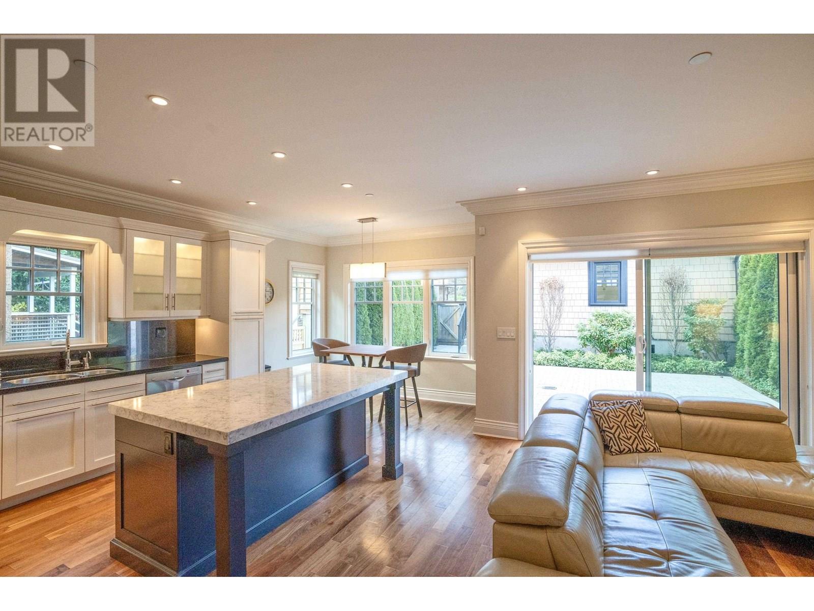 1295 CLYDE AVENUE|West Vancouver, British Columbia V7T1E6