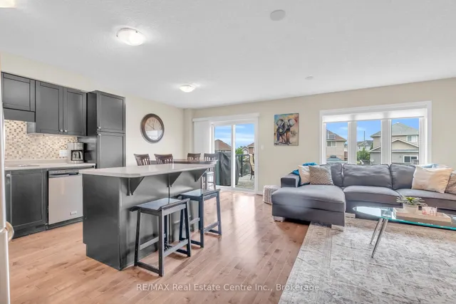 Additional image 12 of 939 Zeller Cres