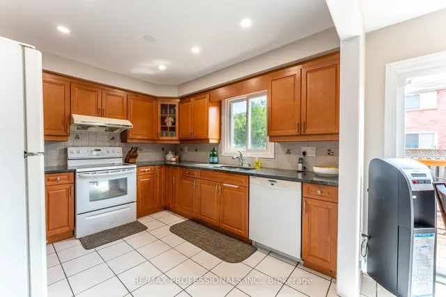 Additional image 19 of 17 Lavery Tr