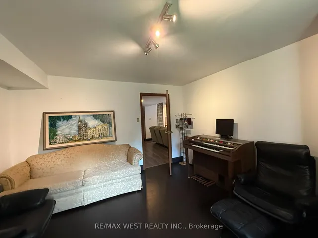 Additional image 37 of 4256 Petersburg Cres