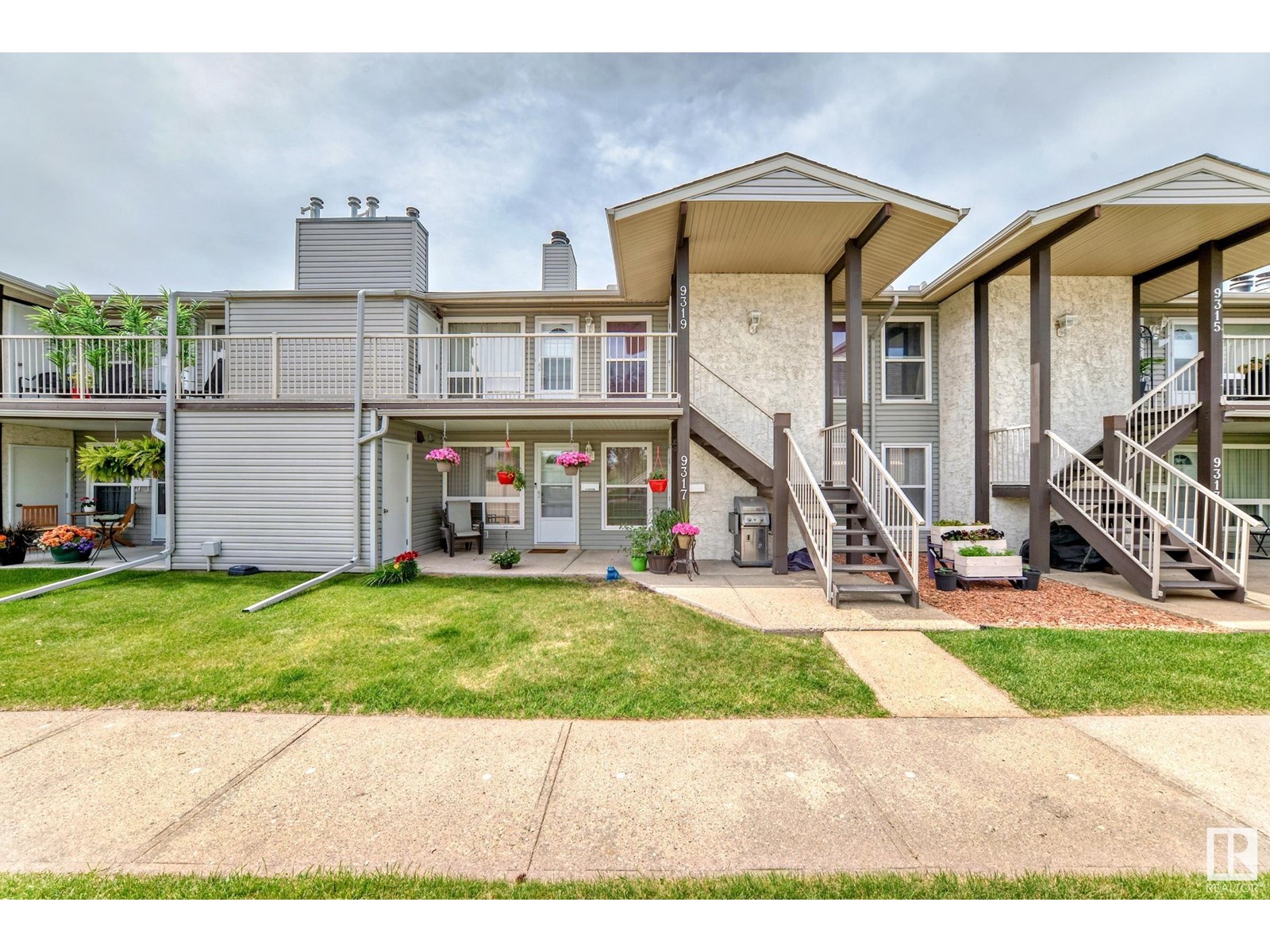 9319 172 ST NW|Edmonton, Alberta T5T3C3