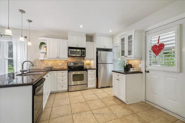 Additional image 10 of 466 Holtby Ave