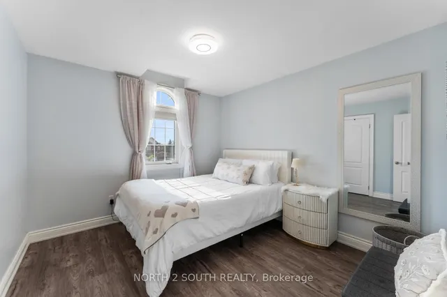 Additional image 32 of 41 Youngestar Tr