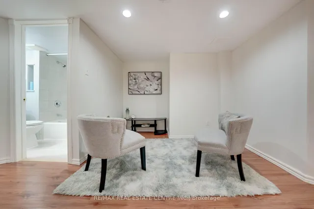 Additional image 26 of 32 Queen Anne Dr