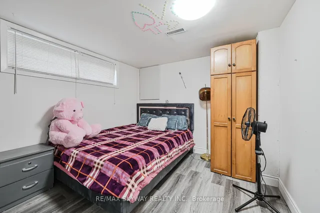 Additional image 40 of 20 Terra Cotta Cres