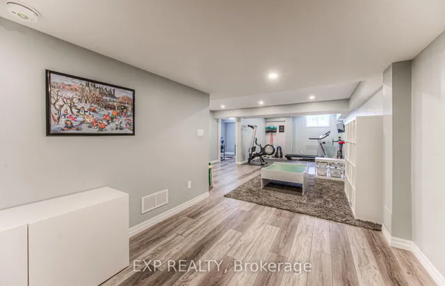 Additional image 34 of 403 Moorlands Cres