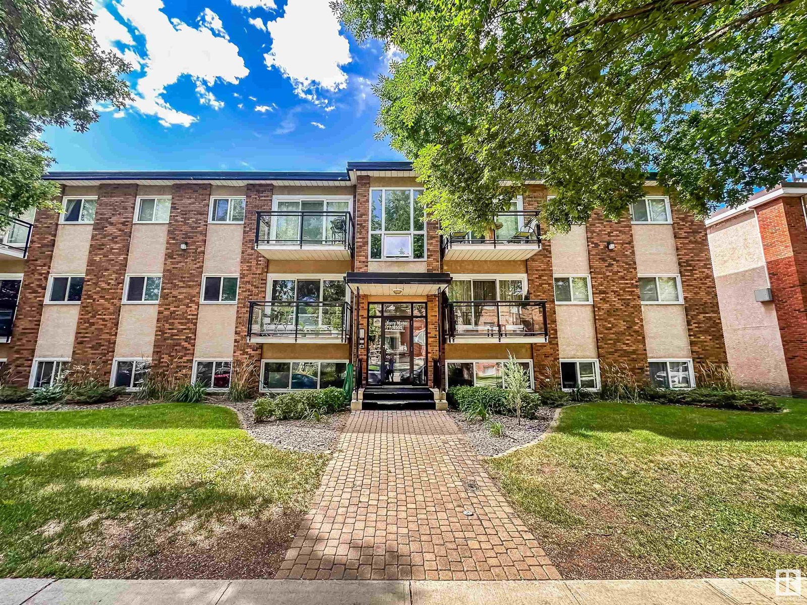 #101 10555 83 AV NW|Edmonton, Alberta T6E2E1