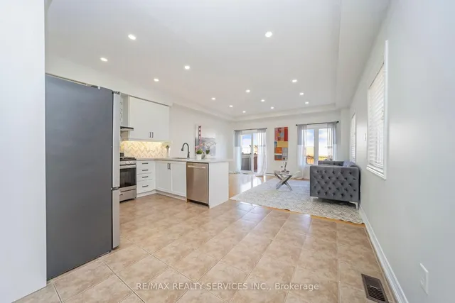 Additional image 6 of 82 Evanwood Cres