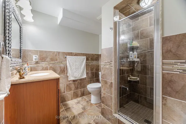 Additional image 43 of 2226 Viking Cres