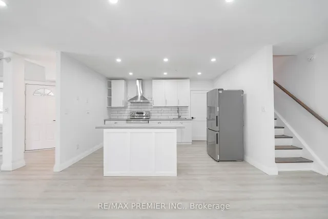 Additional image 18 of 2901 Jane St Unit Unit 106