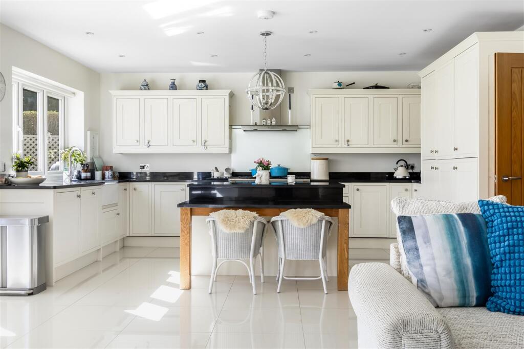 Additional image 5 of Georges Wood Road, Brookmans Park