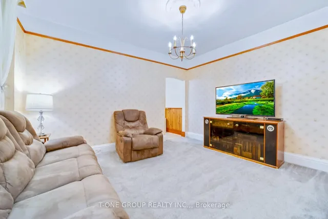 Additional image 12 of 221 Christie St