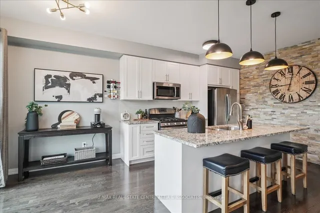 房产图片 11 - 755 Banks Cres