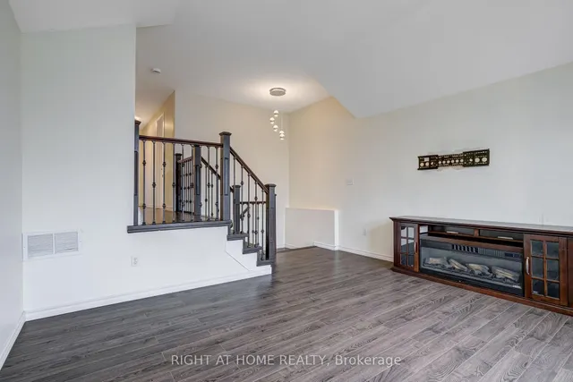 Additional image 10 of 131 Peach Blossom Cres