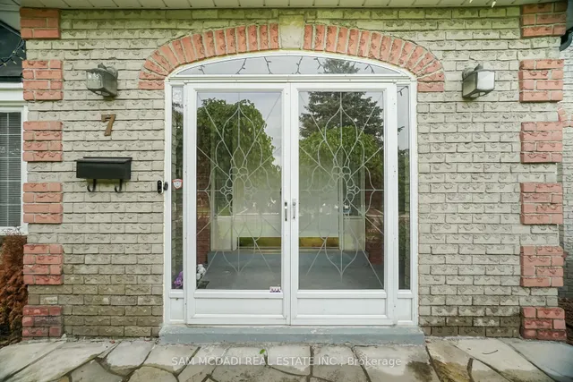 Additional image 3 of 7 Vogue Cres