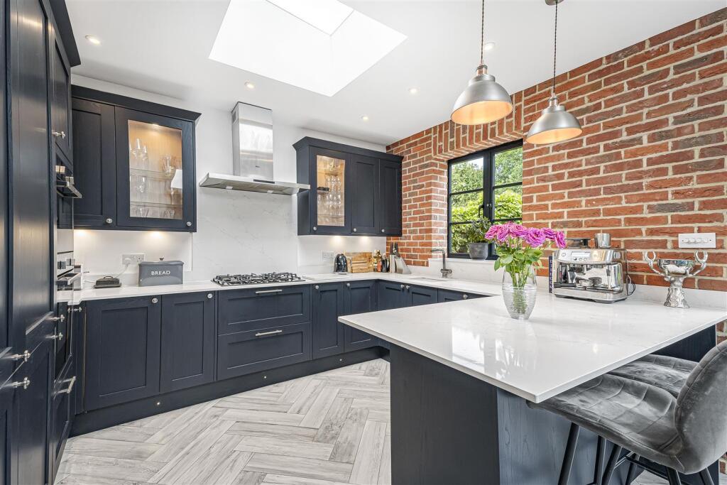 Additional image 33 of Hillside Way, Welwyn