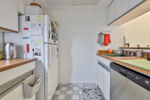 Additional image 9 of 1001 Bay St Unit 1008
