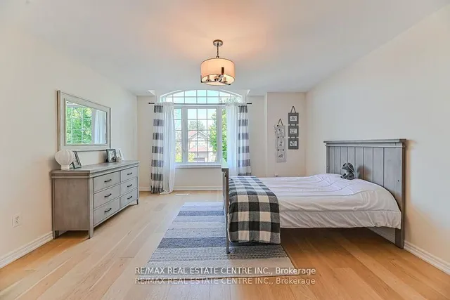 Additional image 28 of 2498 Longridge Cres