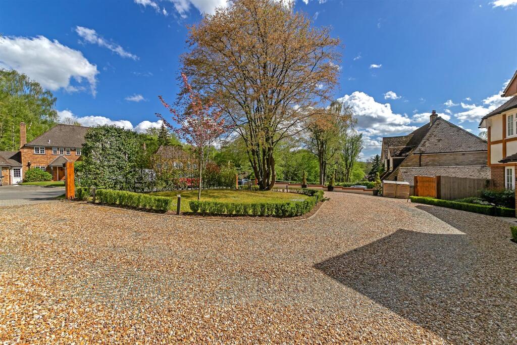 Additional image 40 of Bishops Road, Tewin, Welwyn