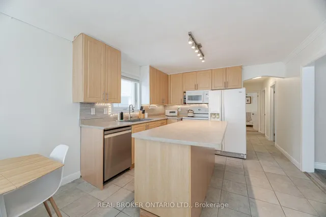 Additional image 8 of 18 Adanac Dr