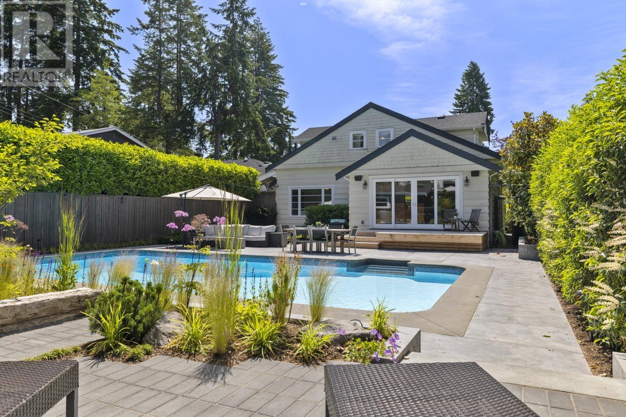 1140 CORTELL STREET|North Vancouver, British Columbia V7P2A4