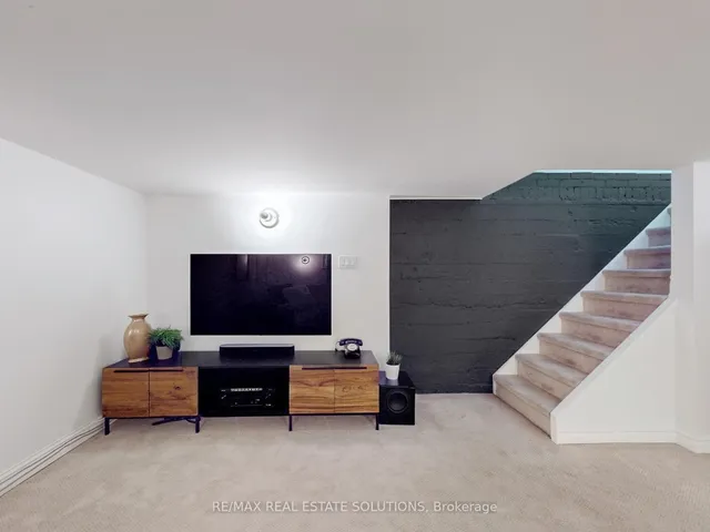 Additional image 19 of 114 Booth Ave