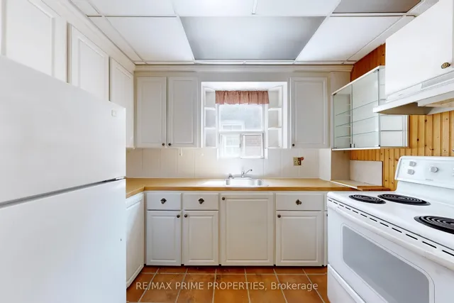 Additional image 9 of 1398 Pape Ave