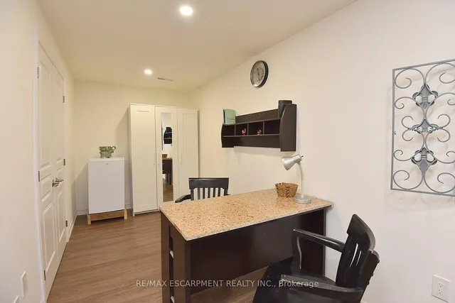 Additional image 38 of 8 Valiant Circ