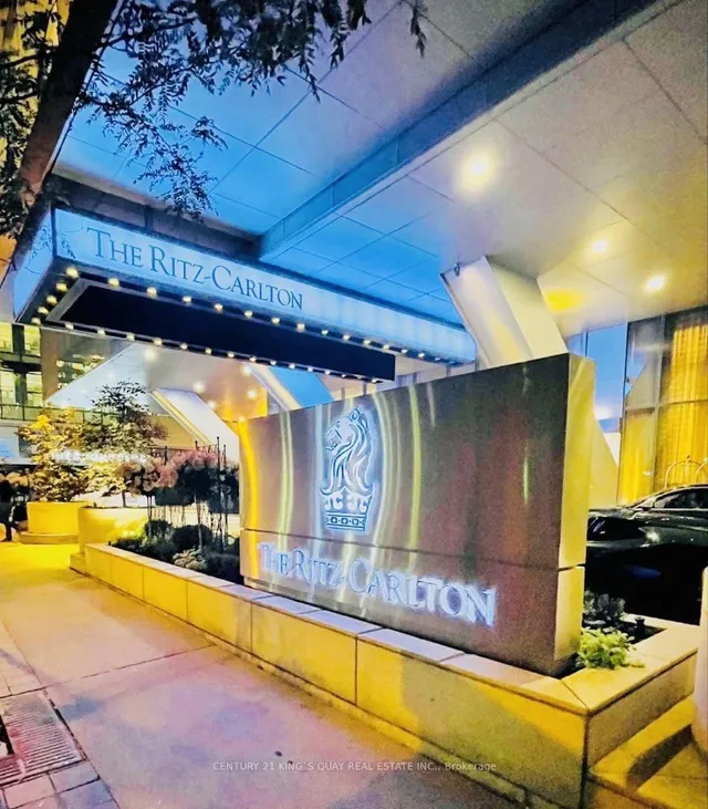 183 Wellington St Unit 3402