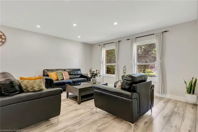 Additional image 5 of 101 Devonglen Dr