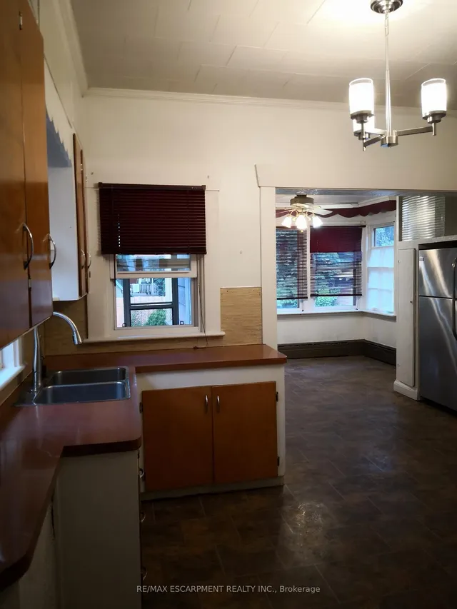 Additional image 12 of 167 BALMORAL Ave