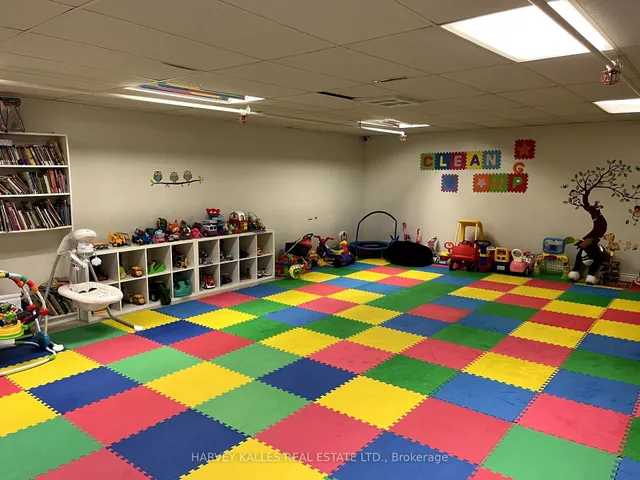 Additional image 39 of 33 Harbour Sq Unit 1605