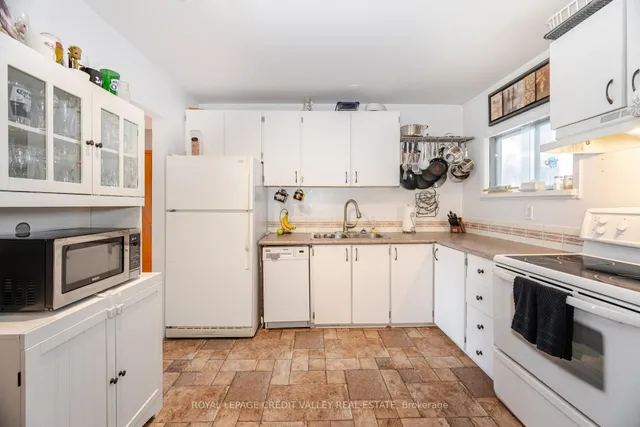 Additional image 14 of 25 Huntingwood Cres