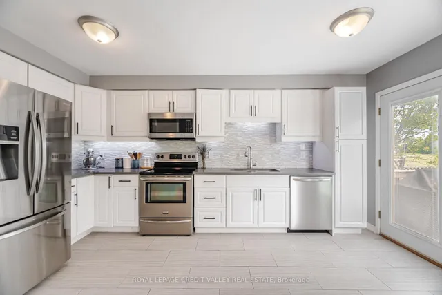 Additional image 12 of 56 Valonia Dr