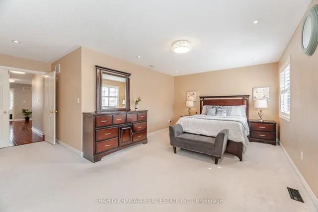 Additional image 23 of 355 Bessborough Dr