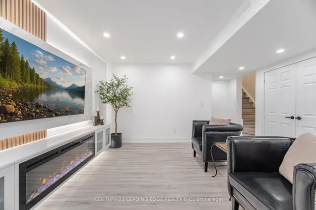 Additional image 31 of 34 Royal Links Circ