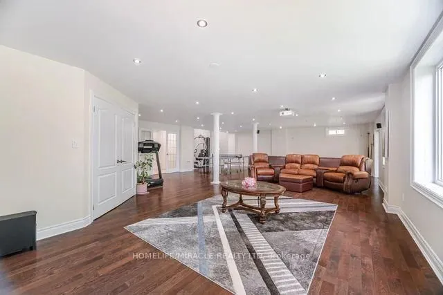 Additional image 41 of 2373 Rideau Dr