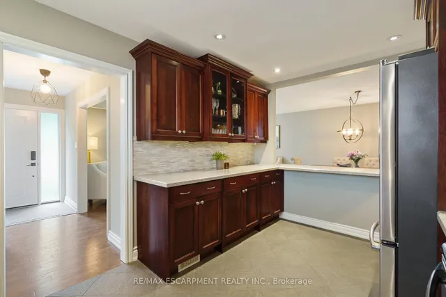 房产图片 11 - 711 MULLIN 路