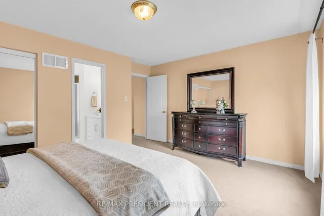 房产图片 33 - 670 Irving Terr