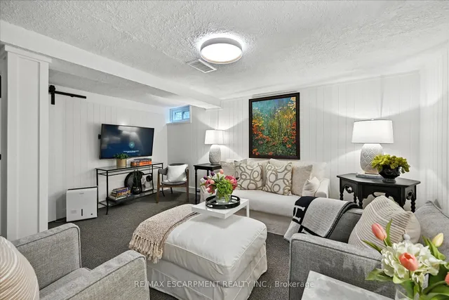 Additional image 33 of 445 Woodview Rd