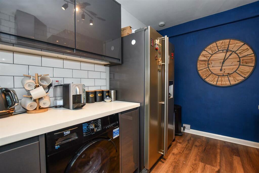 Additional image 5 of High Street, London Colney, St. Albans, Hertfordshire, AL2 1QF