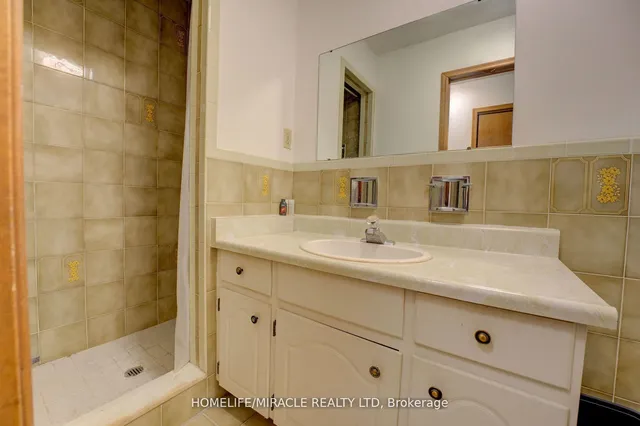 Additional image 21 of 71 Kingsview Blvd