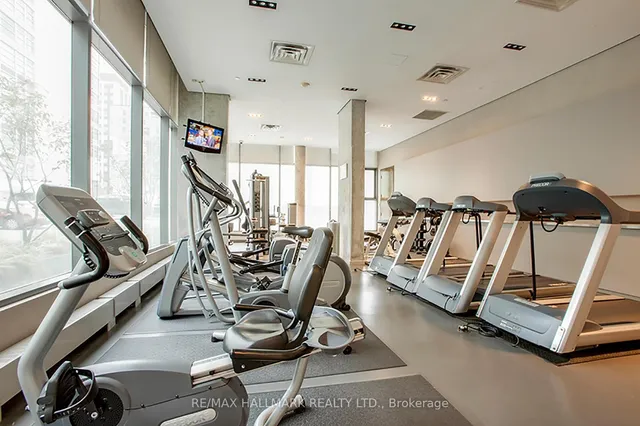 Additional image 36 of 33 Lombard St Unit 2406