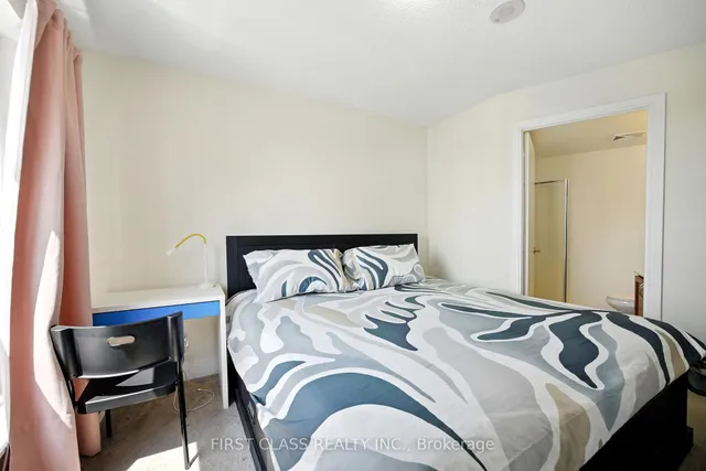 Additional image 21 of 135 Village Green Sq Unit 822