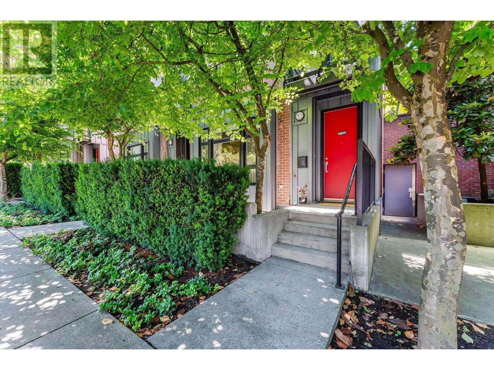 2705 GUELPH STREET|Vancouver, British Columbia V5T3P6