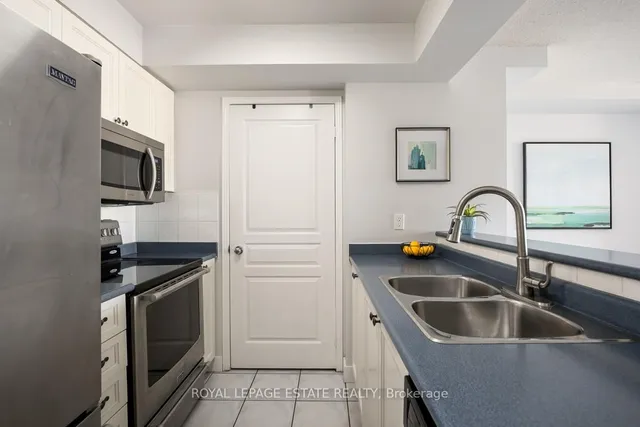 Additional image 11 of 1797 Queen St Unit 411